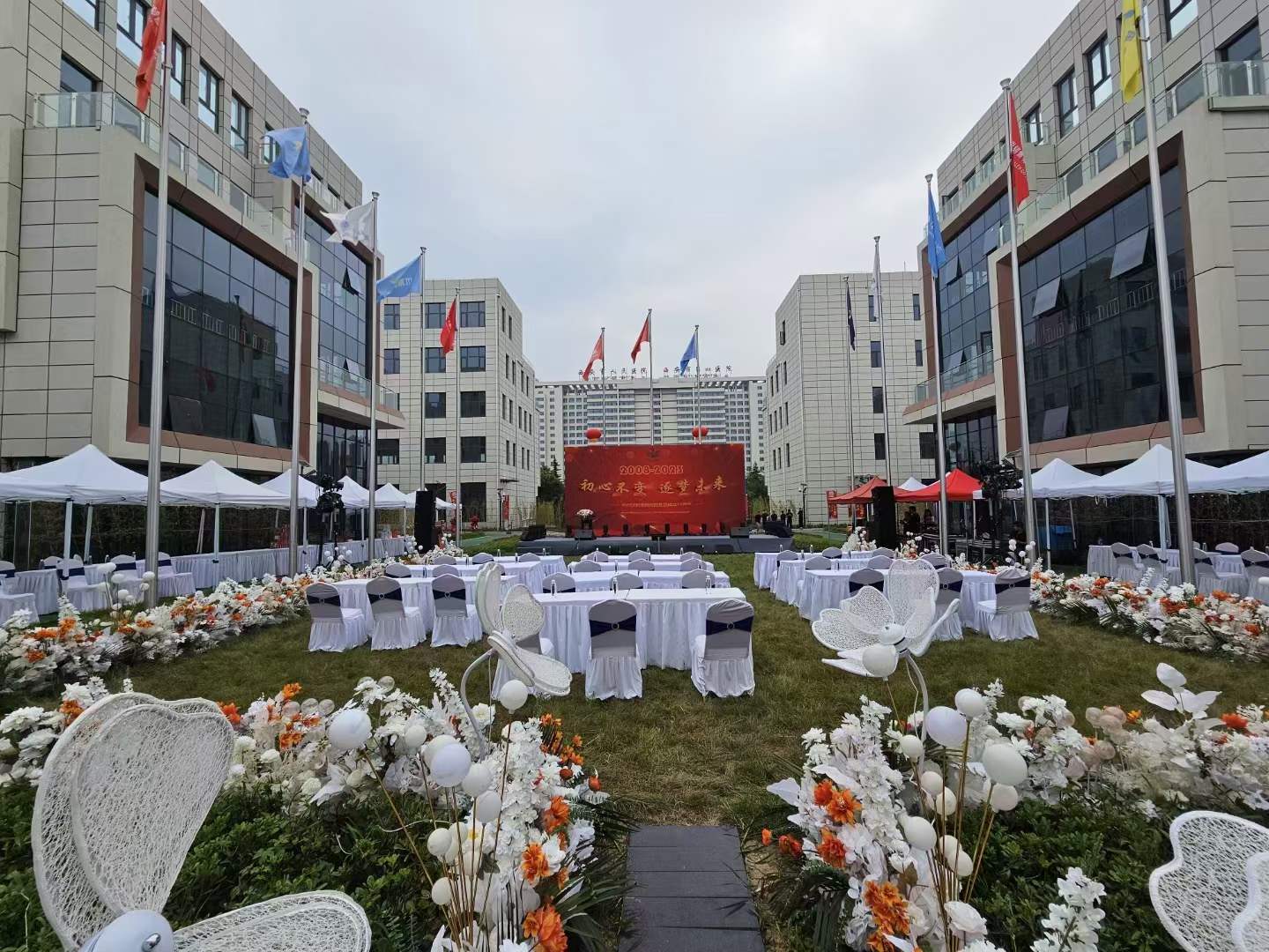 集團(tuán)動態(tài)  櫛風(fēng)沐雨 砥礪前行 中鈉儲能恭賀“瀚林控股集團(tuán)十五周年慶典”圓滿舉行2.jpg