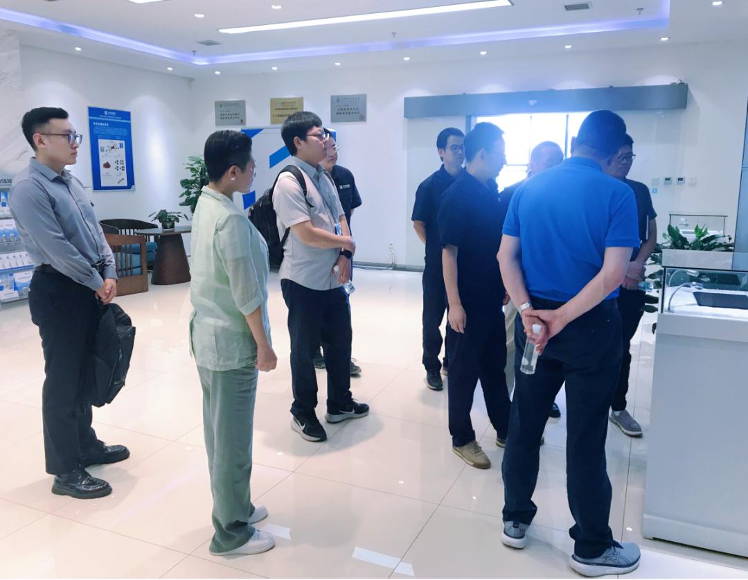 企業(yè)動態(tài)  熱烈歡迎藍曉科技領(lǐng)導一行蒞臨中鈉儲能參觀考察6.jpg